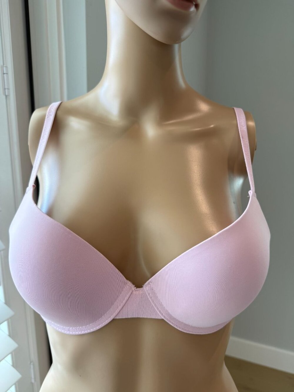 Hurley Pink T-Shirt Bra Lightly Padded Underwire Logo Straps 32B